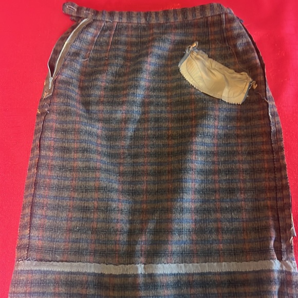 Vintage, half lined, side pocket, wool skirt. - Picture 7 of 9